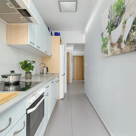 Family Apartments With Parking Cracow Grzegorzecka 77B By Heyrent